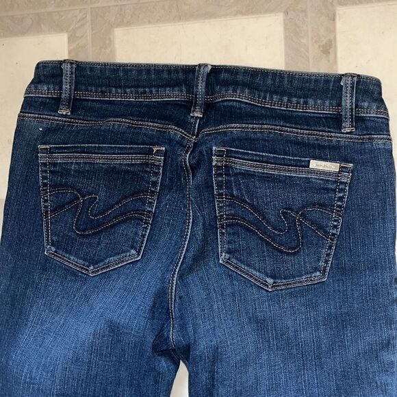 EXCELLENT CONDITION WOMEN’S SIZE 4R WHITE HOUSE BLACK MARKET BOOT LEG JEANS - Picture 7 of 7